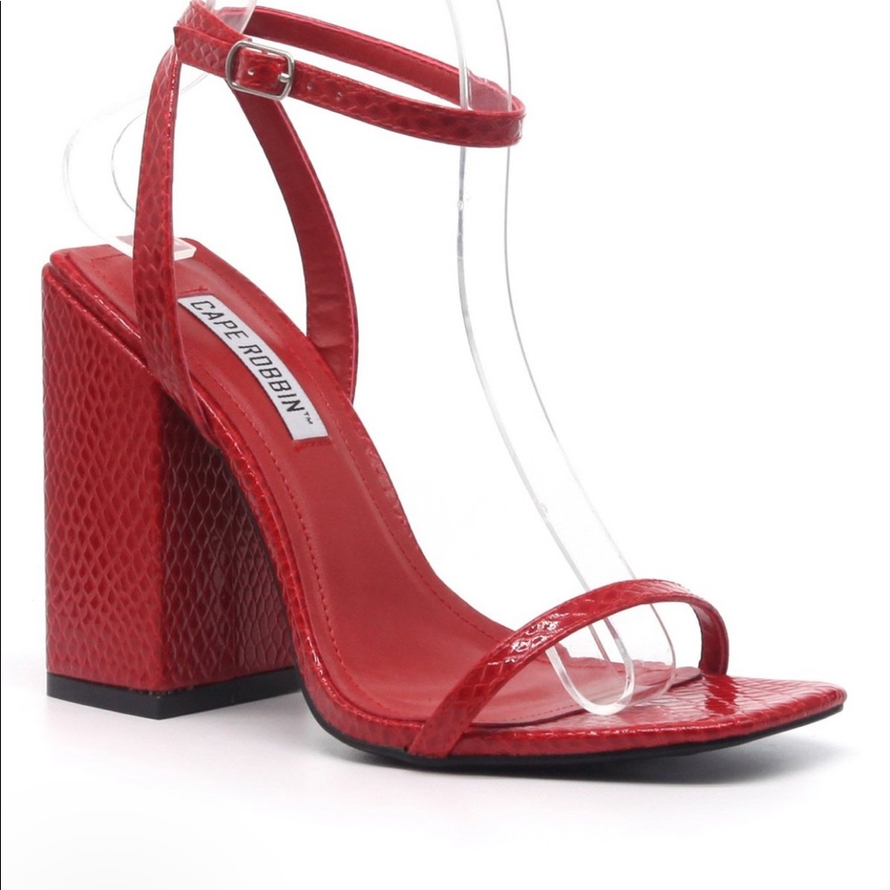 CAPE ROBBIN Red Heels